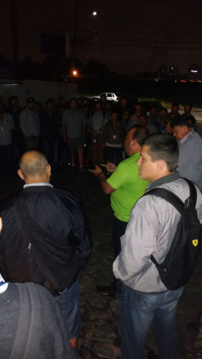 Anderson Teixeira, durante assembleia com motoristas e cobradores da Araucária Filial, na madrugada de hoje.